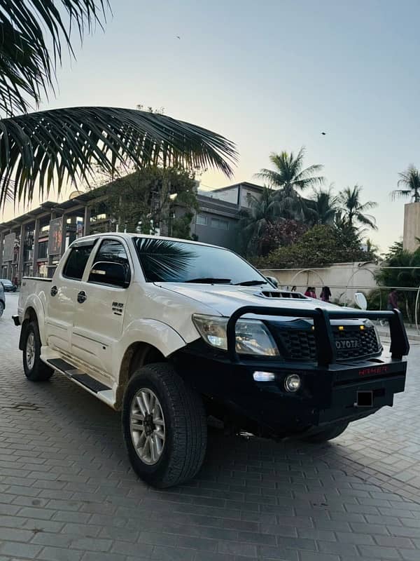 Toyota Hilux 2012 1