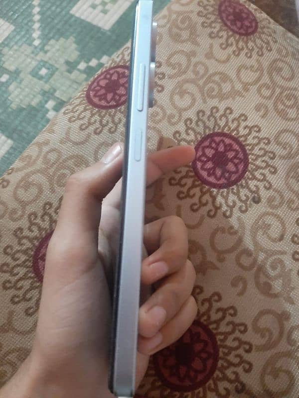 REDMI 13C GLACIER WHITE COLOUR 10 BY 10 CONDITION INWARRANTY 6GB 128gb 5