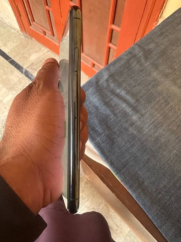 IPhone 11 pro max PTA approved 5