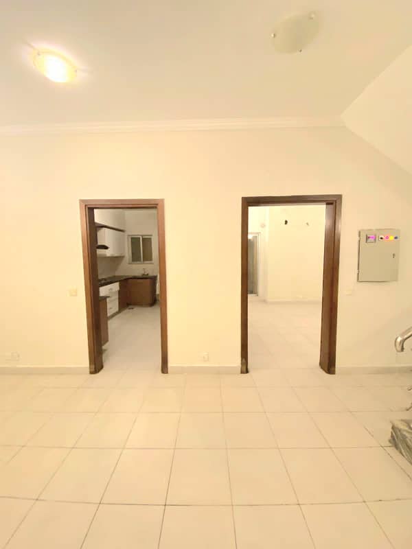 Precinct 11B Villa For Rent 10