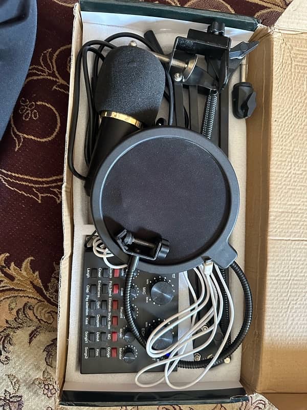 BM _ 800 Condsered Mic And RGB MOUSE 2