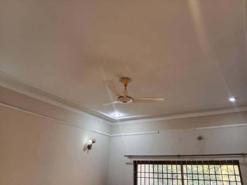 1 kanal Upper Portion Available In Abdalian Society Near By UCP University And Shoukat Khanam 1