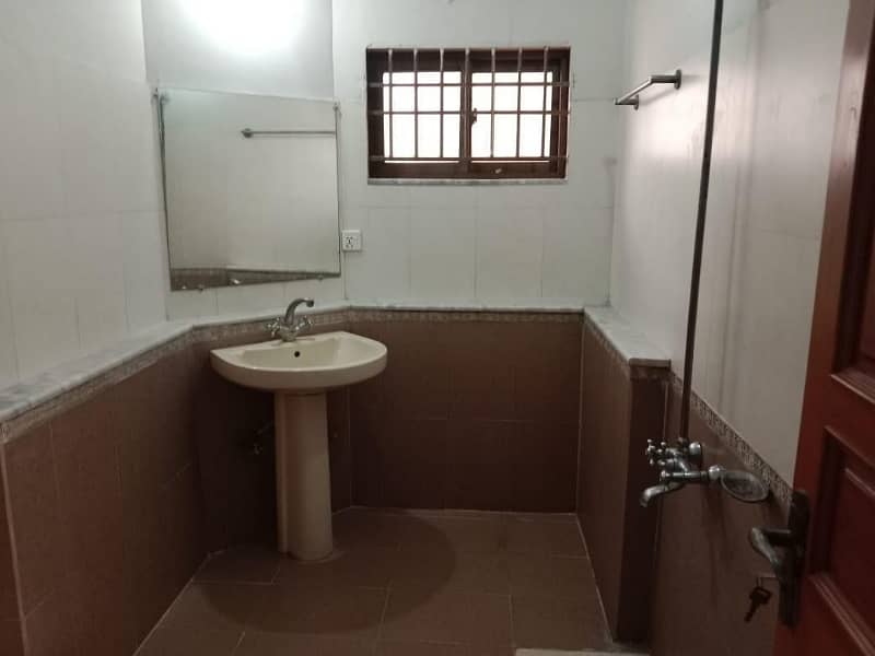 1 kanal Upper Portion Available In Abdalian Society Near By UCP University And Shoukat Khanam 4