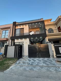 5 MARLA BRAND NEW FACING PARK HOUSE FOR SALE IN PARK VIEW CITY LAHORE