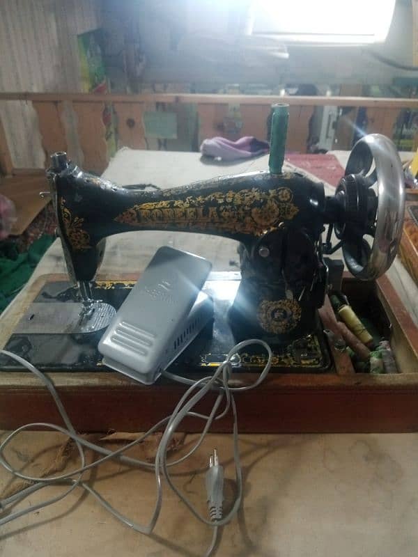 ROBEELA Sewing machine for Urgent sale 1