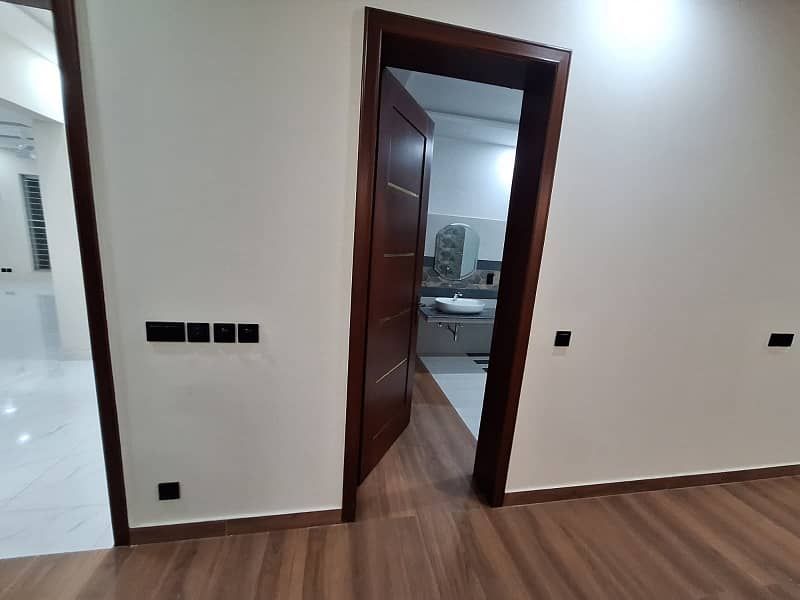 1 kanal Upper Portion Available In Abdalian Society Near By UCP University And Shoukat Khanam 3