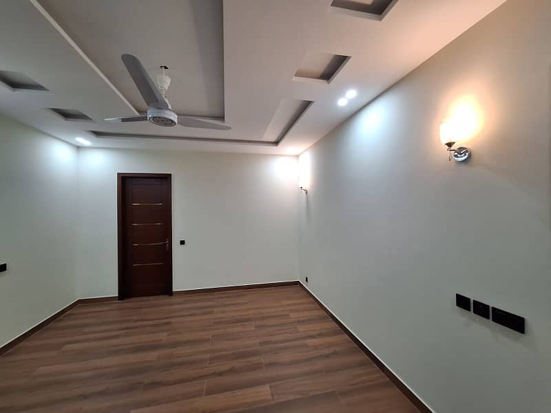 1 kanal Upper Portion Available In Abdalian Society Near By UCP University And Shoukat Khanam 7