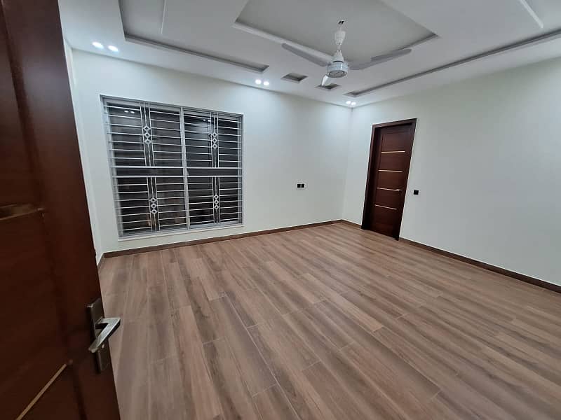 1 kanal Upper Portion Available In Abdalian Society Near By UCP University And Shoukat Khanam 8