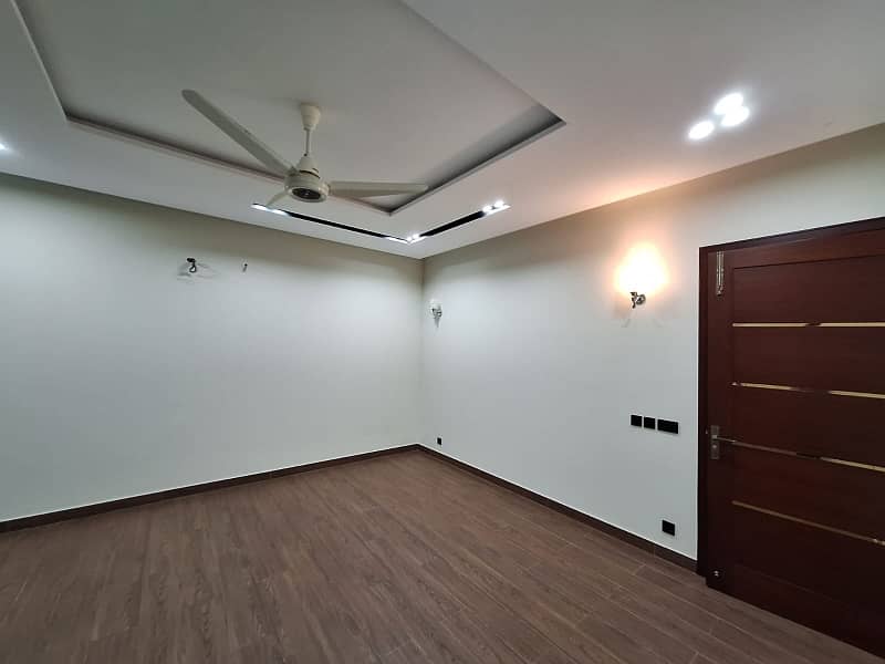 1 kanal Upper Portion Available In Abdalian Society Near By UCP University And Shoukat Khanam 9