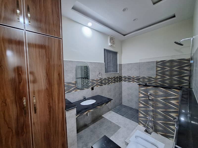 1 kanal Upper Portion Available In Abdalian Society Near By UCP University And Shoukat Khanam 11