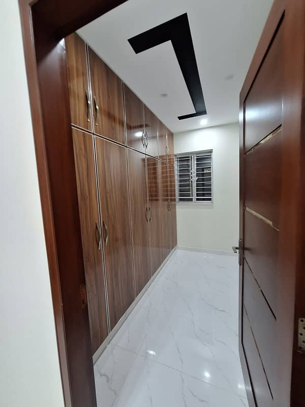 1 kanal Upper Portion Available In Abdalian Society Near By UCP University And Shoukat Khanam 13