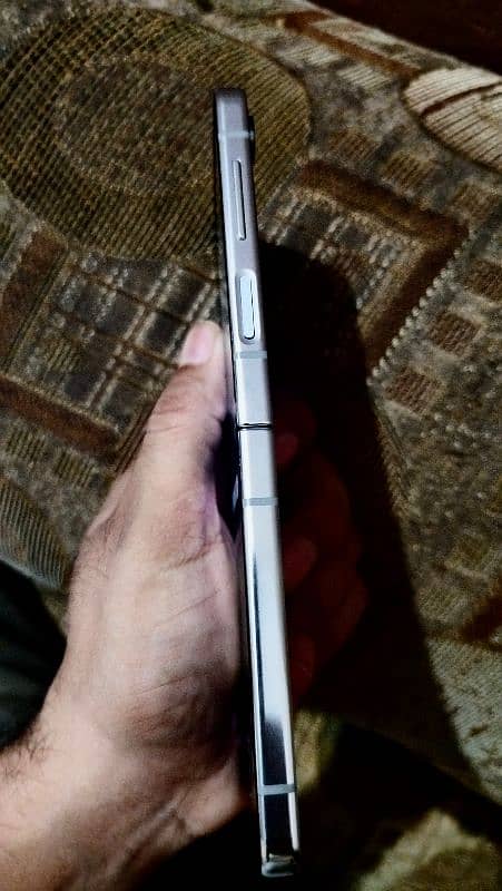 Samsung ZFlip 5 non PTA,10/10,Water Resistant 12