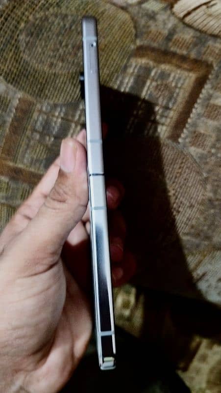 Samsung ZFlip 5 non PTA,10/10,Water Resistant 13