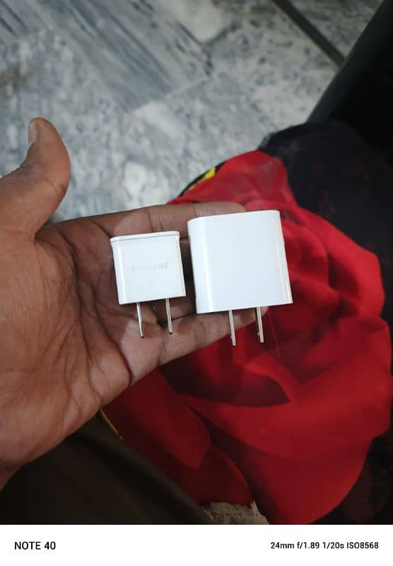 iphone and samsang charger 0