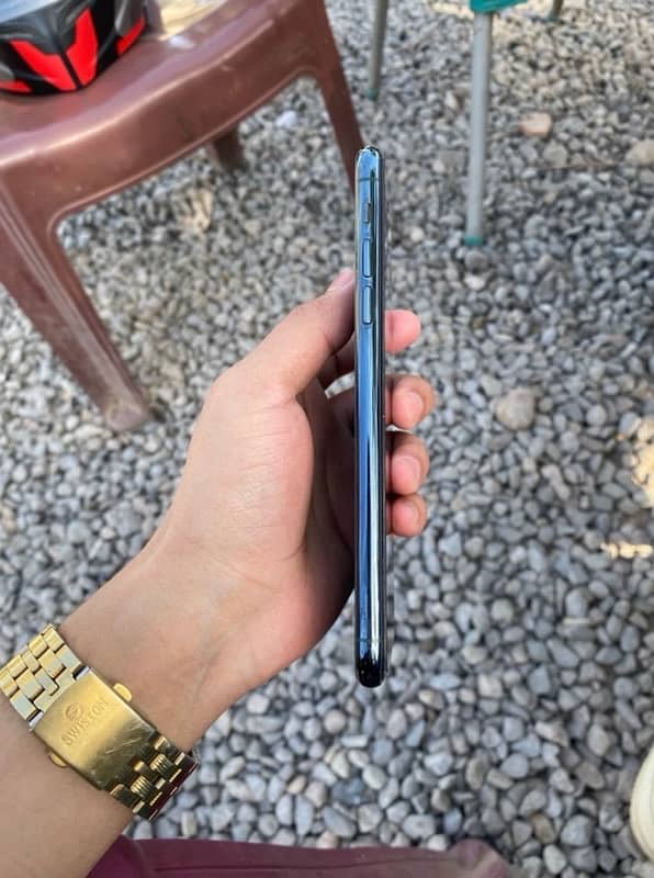 IPHONE 11 PRO MAX 256GB.  NON  PTA FACTORY UNLOCKED 5