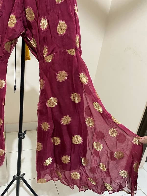 heavy embroidered zari work shirt with duppata and gharara 6