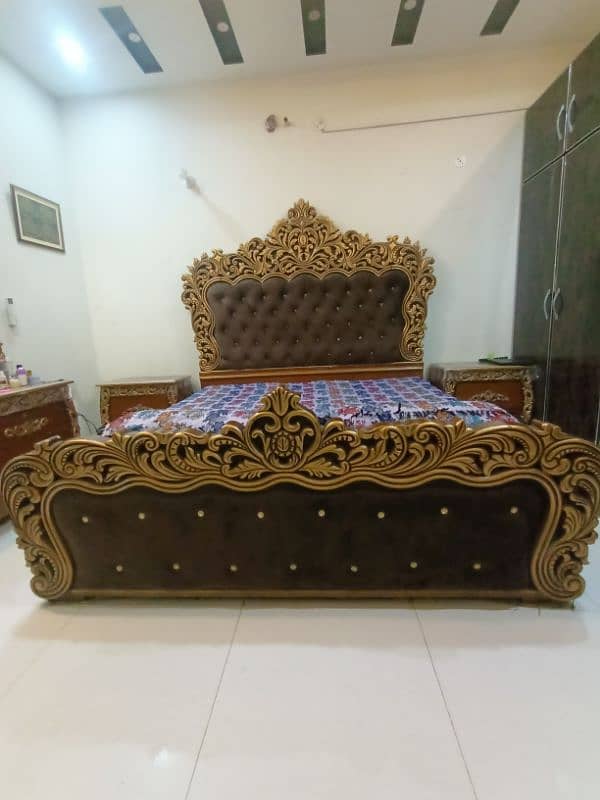 King Bed Set & Dressing Table For Sale 3