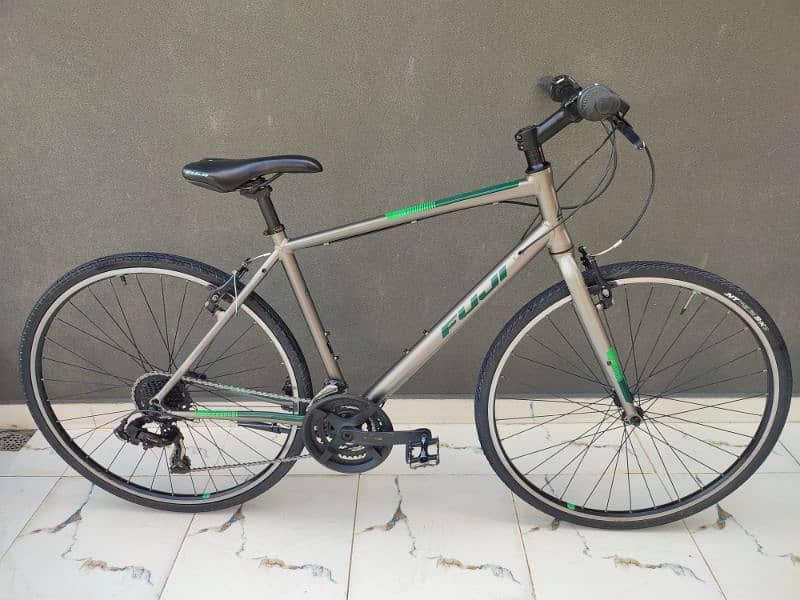 9/10 condition Branded Fuji absolute 2.3 premium Hybrid bike 1