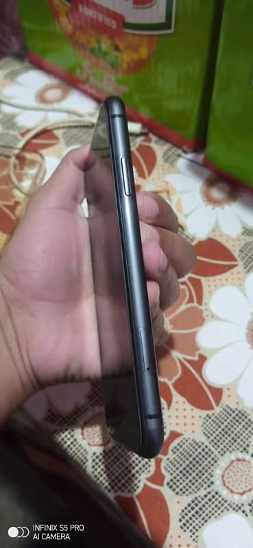 IPhone 11 64 GB NON PTA in lush condition 8