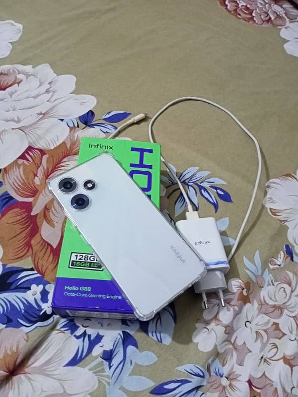 Infinix hot 30 almost new condition (final price) 4