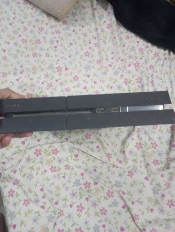 PS4 fat 1TB 10/10 condition 5