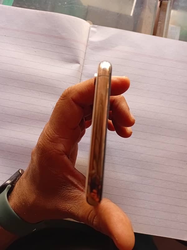 iphone xs max pta aproved box 4