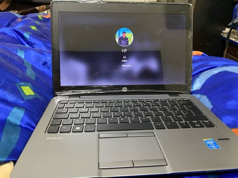 HP elitebook 820 8