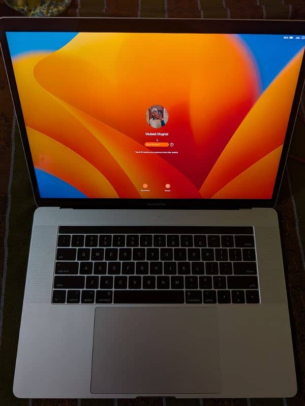 MacBook pro 2017 15 inch 1