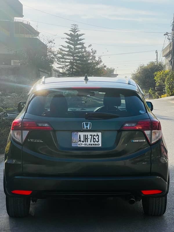 Honda Vezel 2014 /2018 Z sensing ( top of the line) 1