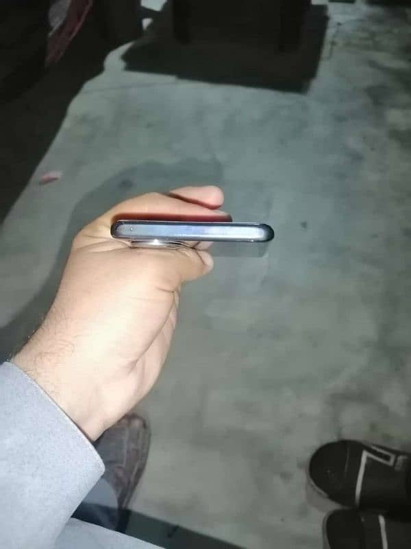 edge or slim phone 4