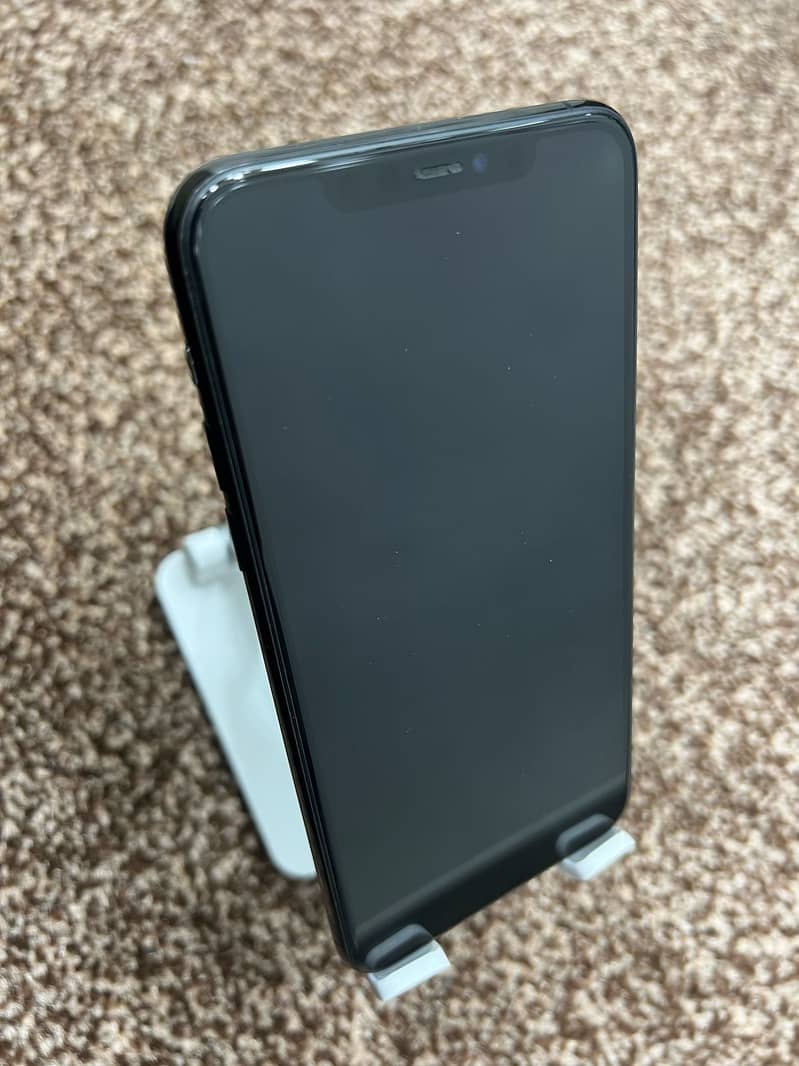 Selling iPhone 11 Pro Max 512GB – 100% Battery Health, JV Excellent 2