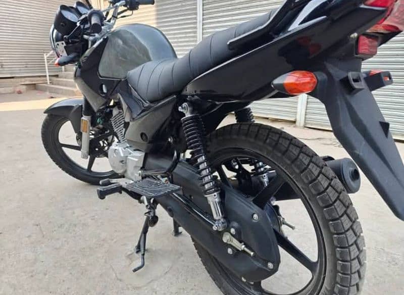 YAMAHA YBR 125 G 2025 Model 1800km drivern 1