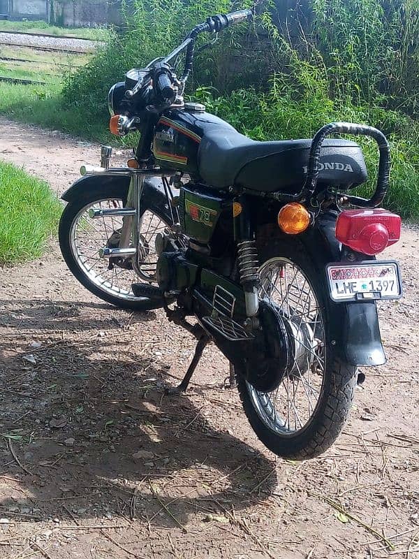 Honda 1982 Antique Lush peice 60+ average  of petrol 1