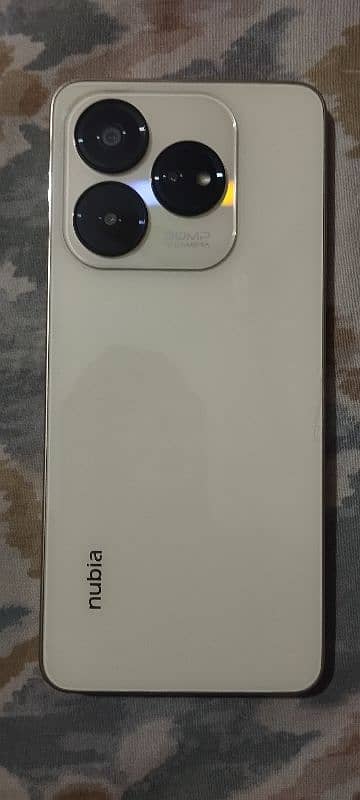 ZTE Nubia v60 - 6/265gb 0