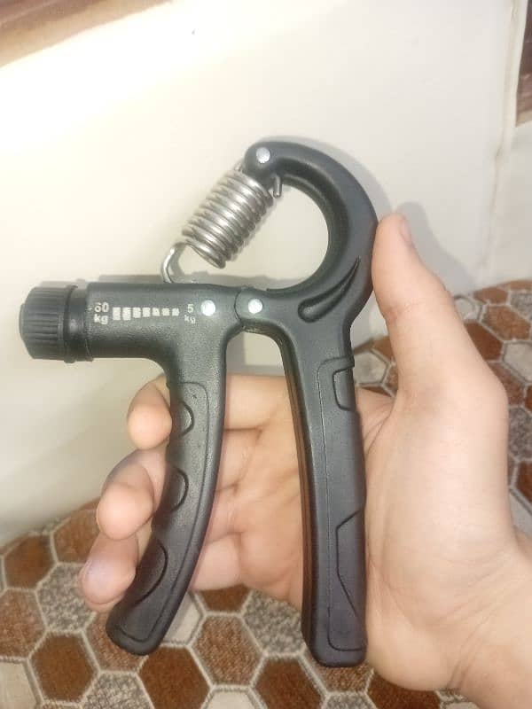 HAND GRIPPER KG : 5 = 60 BLACK COLOUR 0