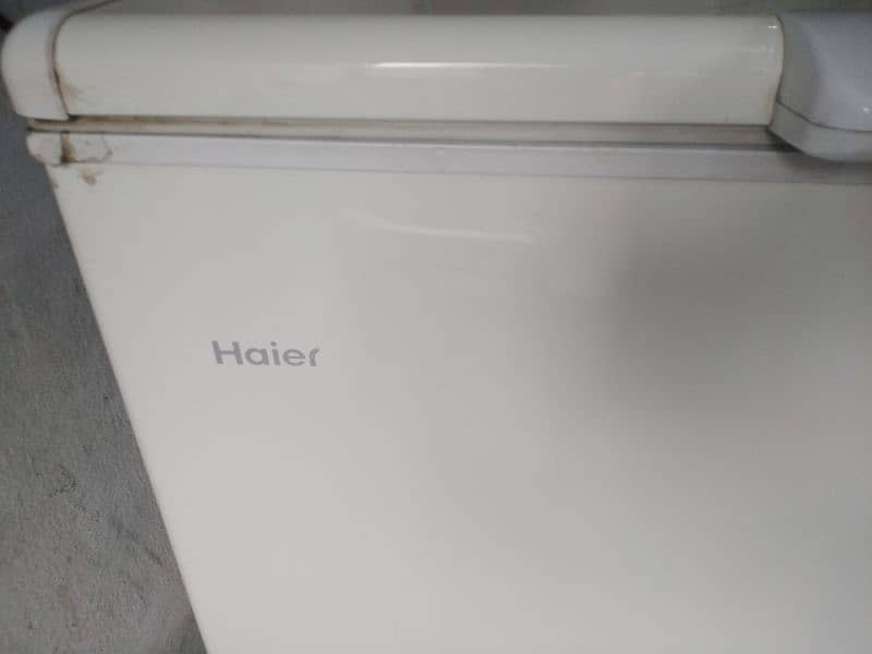 good condition and no problem in it and working freezer 1