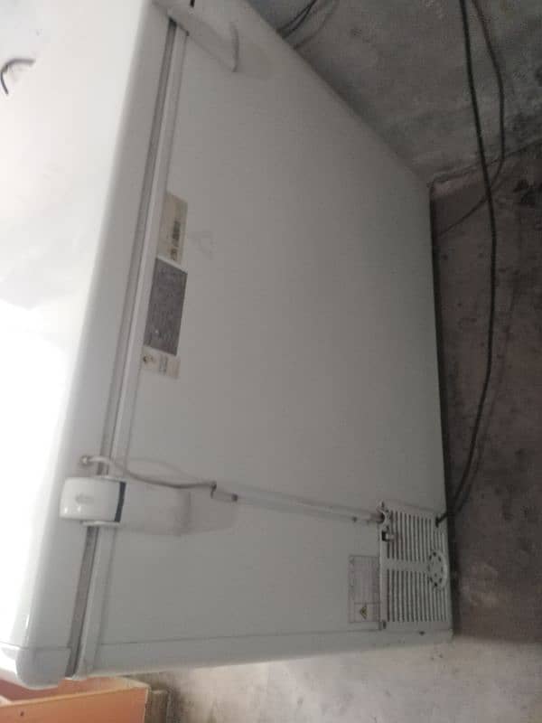 good condition and no problem in it and working freezer 2