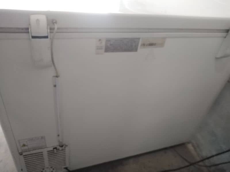 good condition and no problem in it and working freezer 4