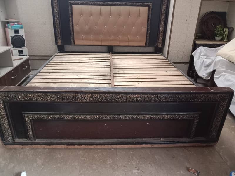 Double bed wooden 0