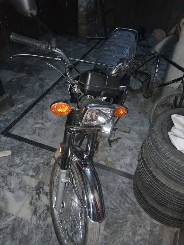 I am sale Honda 125  2025 model  bilkul New Sirf 58 km use need money 0