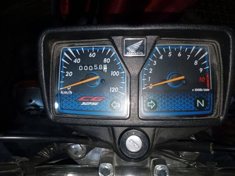 I am sale Honda 125  2025 model  bilkul New Sirf 58 km use need money 1