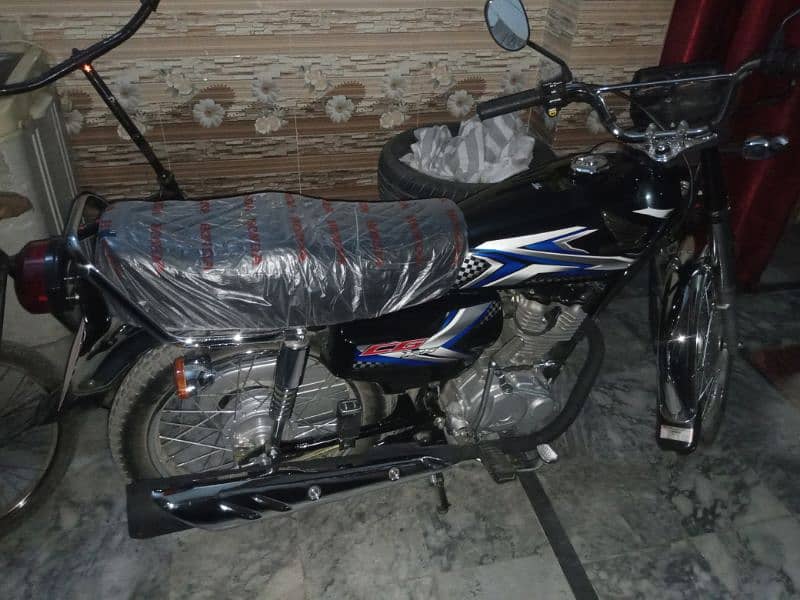 I am sale Honda 125  2025 model  bilkul New Sirf 58 km use need money 3