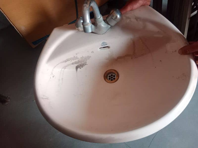 Wash Basin for sale with taps 0
