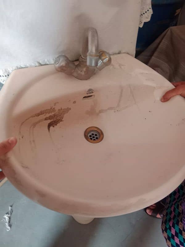 Wash Basin for sale with taps 5