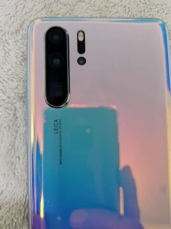 Huawei P30 8/128 official with matched box and charger 1