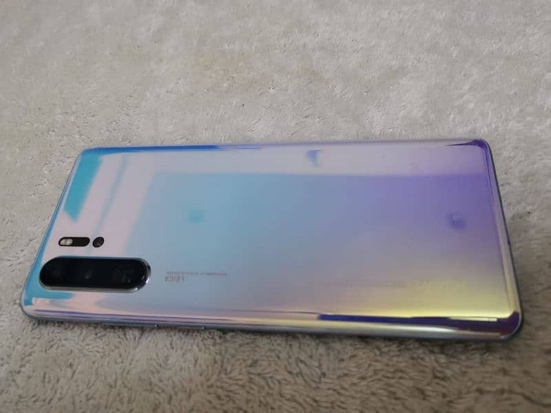 Huawei P30 8/128 official with matched box and charger 3