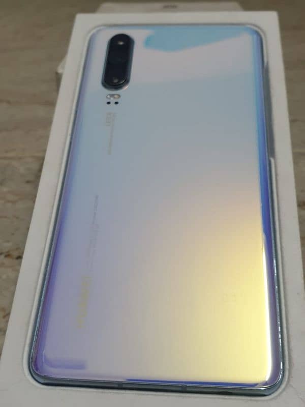 Huawei P30 8/128 official with matched box and charger 10