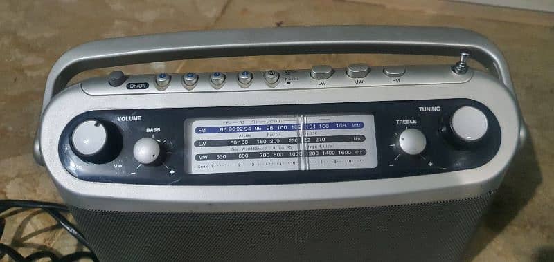 Vintage Robert Classic Radio England Brand 0