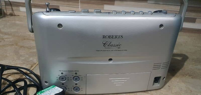 Vintage Robert Classic Radio England Brand 5