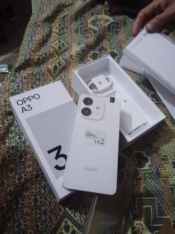 oppo A3 6/128 with box accessory pack 7